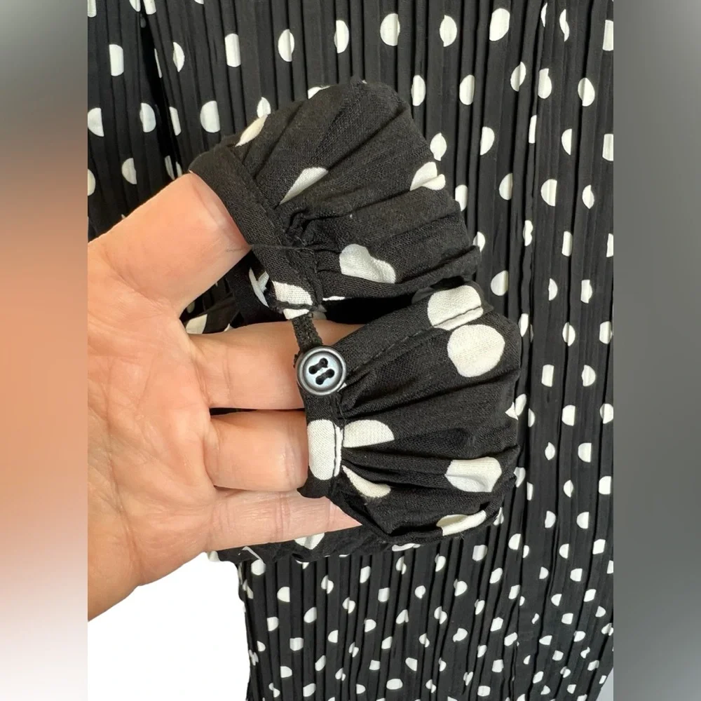 🆕 🖤 NWT LULUS Pleat to Meet You Polka Dot Shift Dress | Black | XS - Picture 3 of 14